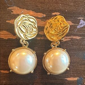 2” 90s Liz Claiborne Metal & Glass Pearl Earrings Fantastic Quality